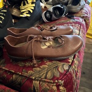 UFFIZI WOMENS Brown LEATHER FLATS SHOES SIZE 39/8.5 leather lace